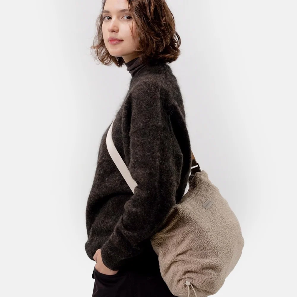 Kapten & Son Skara crossbody tas L fleece sandstone  bij Duifhuizen