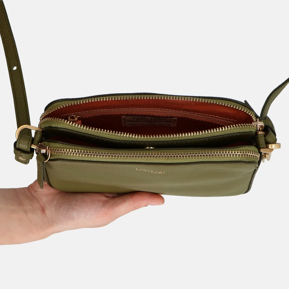 Loulou Essentiels Lisa crossbody tas avocado bij Duifhuizen