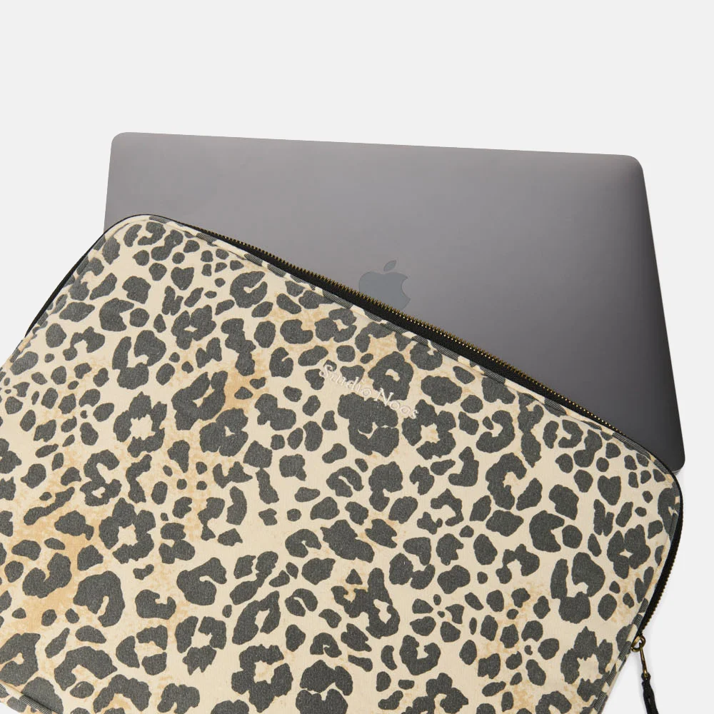 Studio Noos Soft Cotton laptophoes 15 inch leopard bij Duifhuizen