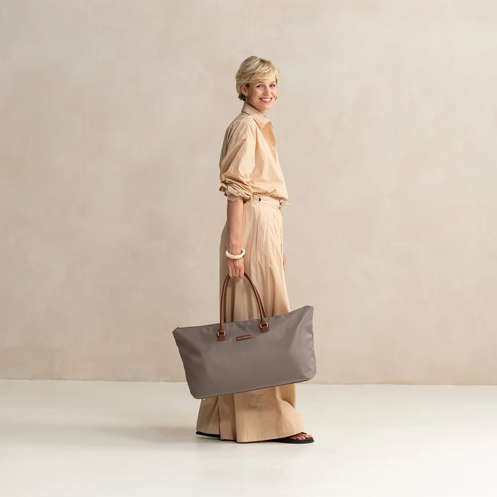 SUITSUIT Fab Seventies weekendtas taupe bij Duifhuizen