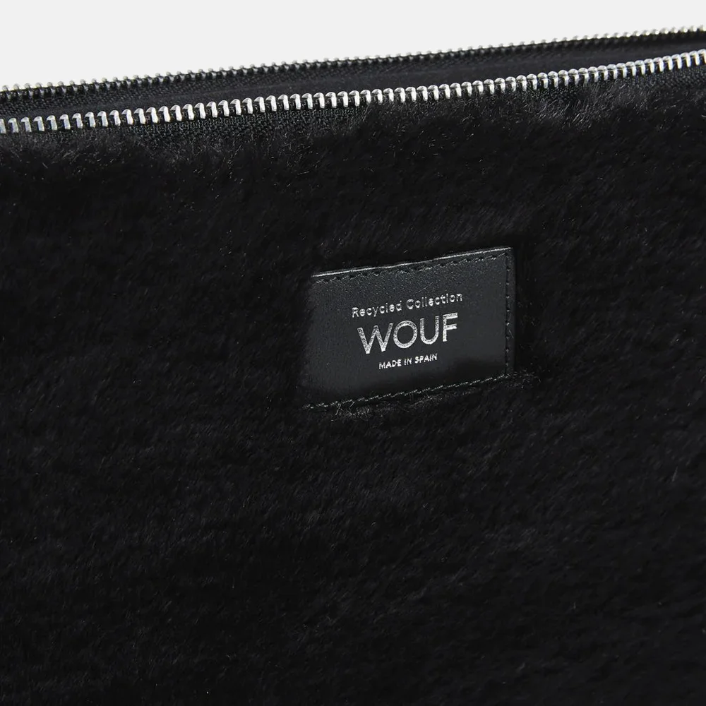 Wouf Black Forest laptophoes 13/14 inch faux fur bij Duifhuizen