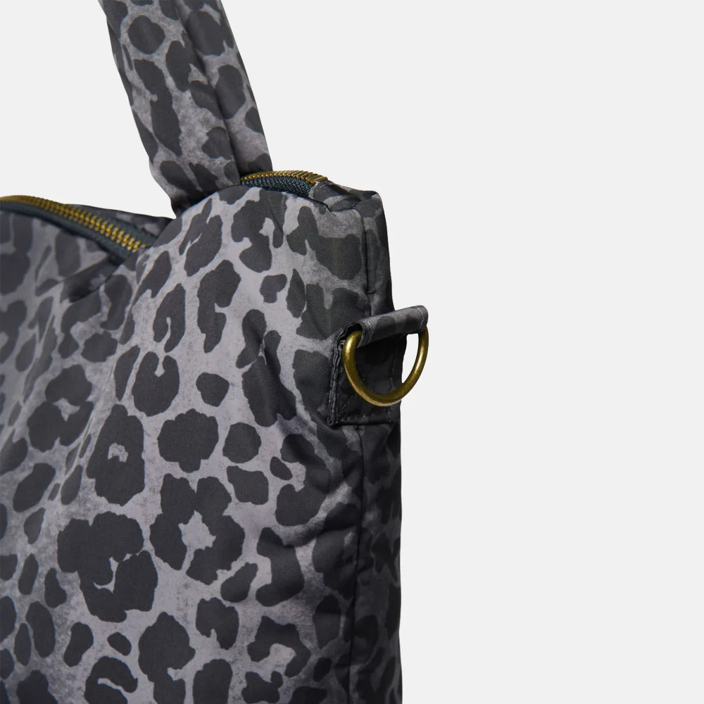 Studio Noos Antra Mom bag luiertas antra leopard bij Duifhuizen