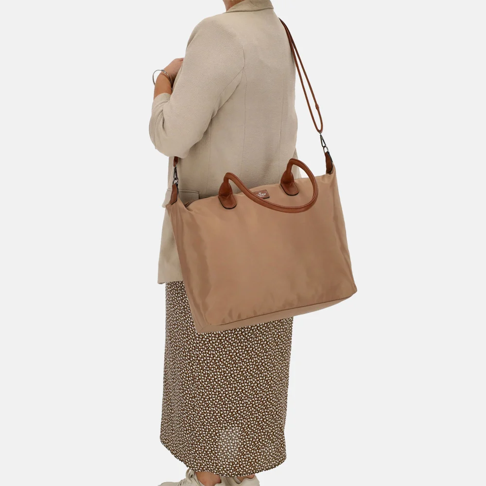 Charm London Buckingham shopper met 15.6 inch laptopvak L taupe bij Duifhuizen